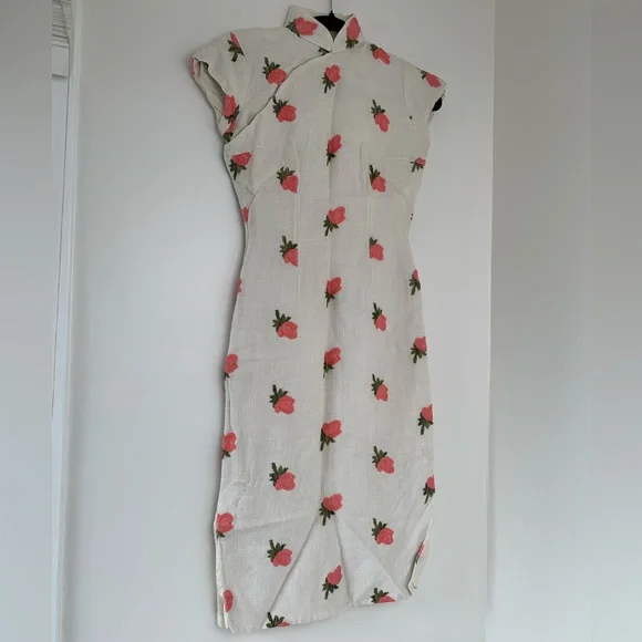 SOLD Rare Vintage 1950’s Floral Embroidered Raw Linen Lined Silk Cheongsam Dress - Picture 3 of 15